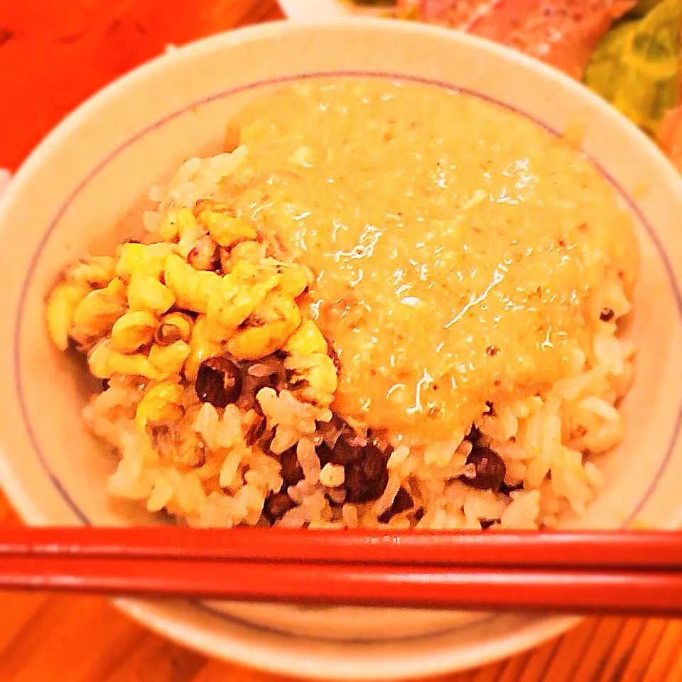 ムカゴ飯の山かけ蜂の子添え|ち〜おんさん