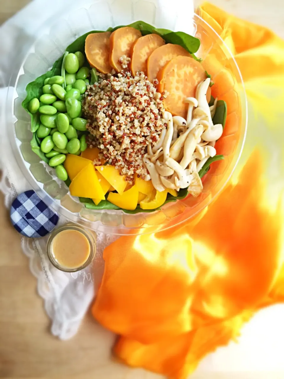 Spinach salad with yellow pepper, edamame, mushrooms, sweet potato & quinoa|coxiella24さん