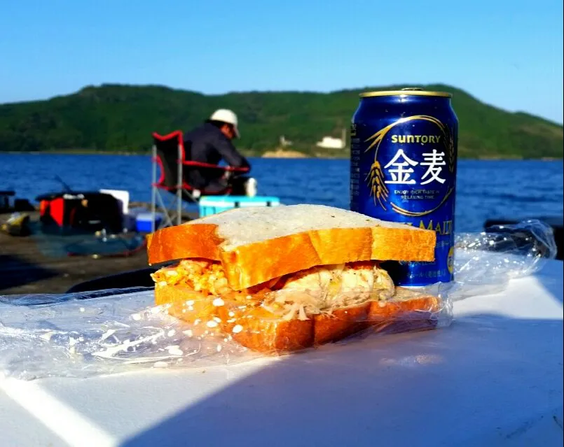 朝パン、釣は忘れ　日光浴|直樹さん