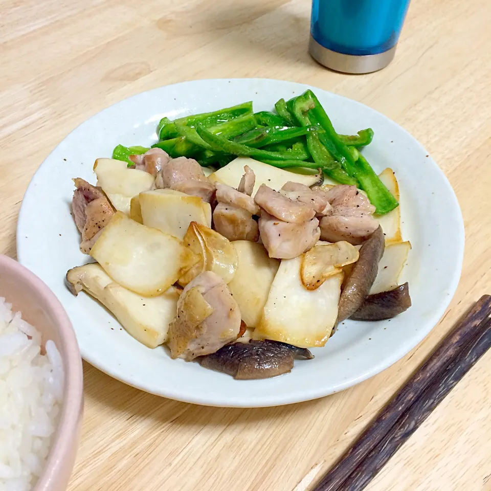 エリンギと鶏肉のにんにく炒め|びりびりさん