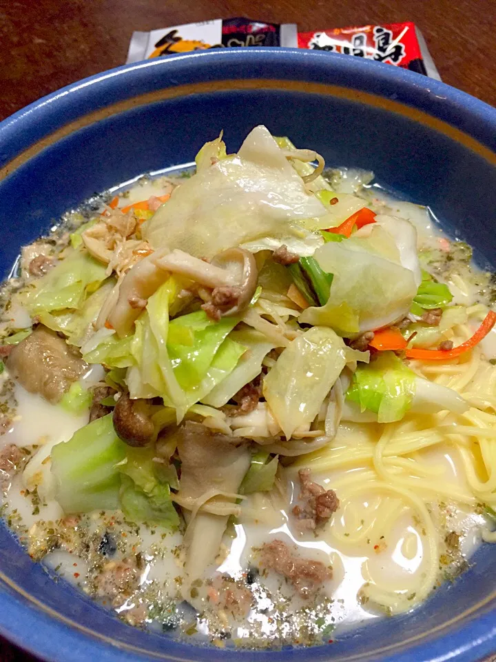 結婚式の引出物のギフトカタログの
九州ラーメン詰め合わせの中の
🍂『久留米ラーメン』🍄|ま〜てぃんさん