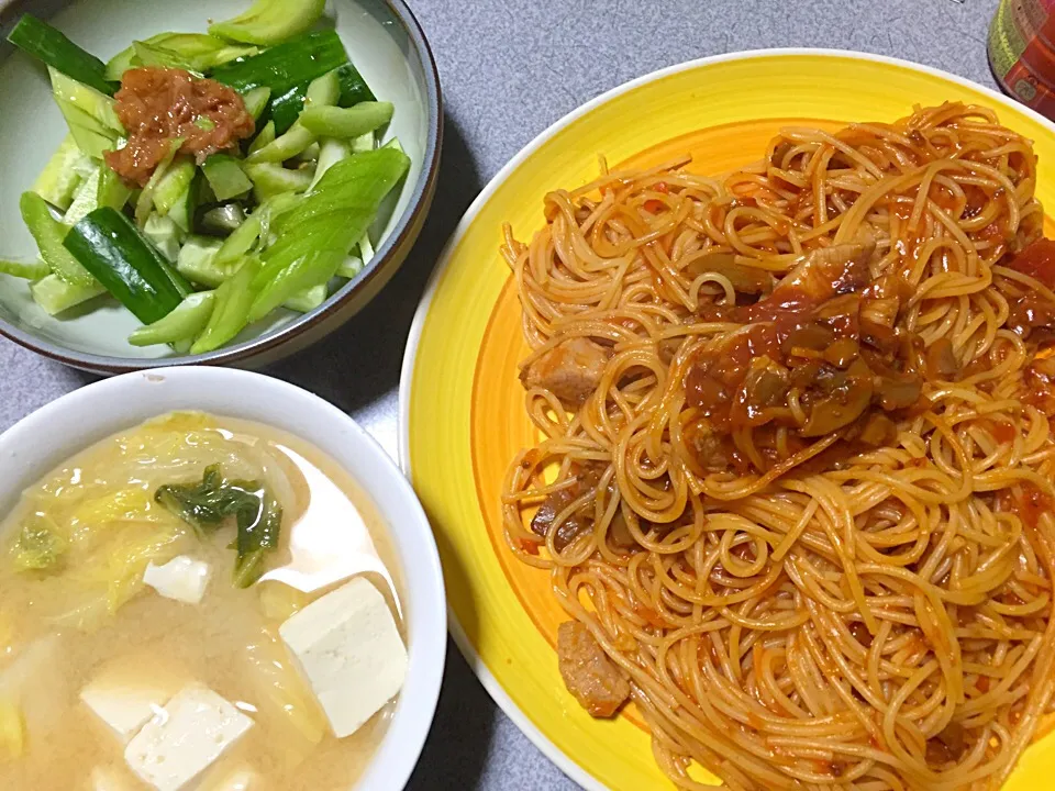 豚とろミートソーススパゲティ、豆腐白菜味噌汁、梅キュウリ(ごま油しょうゆ)|ms903さん