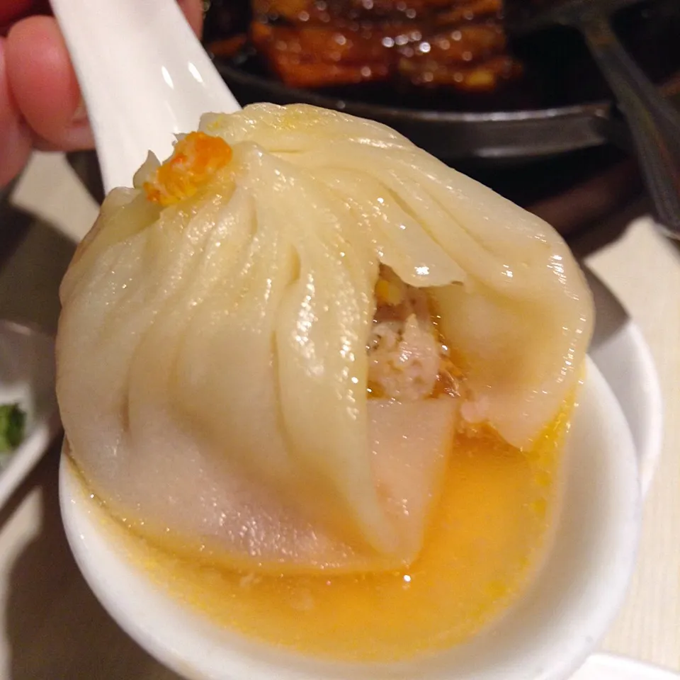 「濟南鮮湯包」蟹ミソ小籠包|qtyucoさん