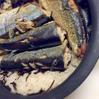 Snapdishの料理写真:秋刀魚とひじきの炊き込み御飯|ゆりさん