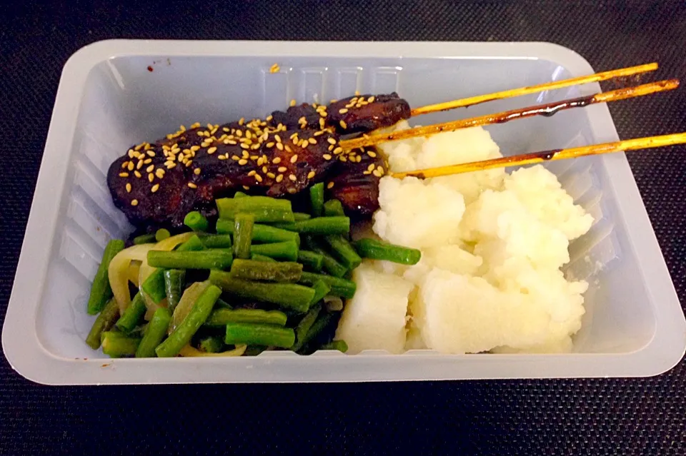 Snapdishの料理写真:Longtong met Yakitori en kousenband|Little Pearlさん