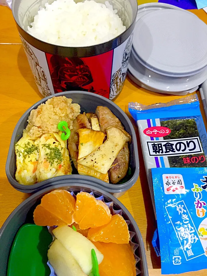 子供お弁当🍱 ハンバーグオーロラソース  鶏の唐揚げ  干し海老入り出し巻き卵  エリンギペッパーソテー  柿  林檎  みかん🍊  味付け海苔  炊き込みごはん風ふりかけ|ch＊K*∀o(^^*)♪さん