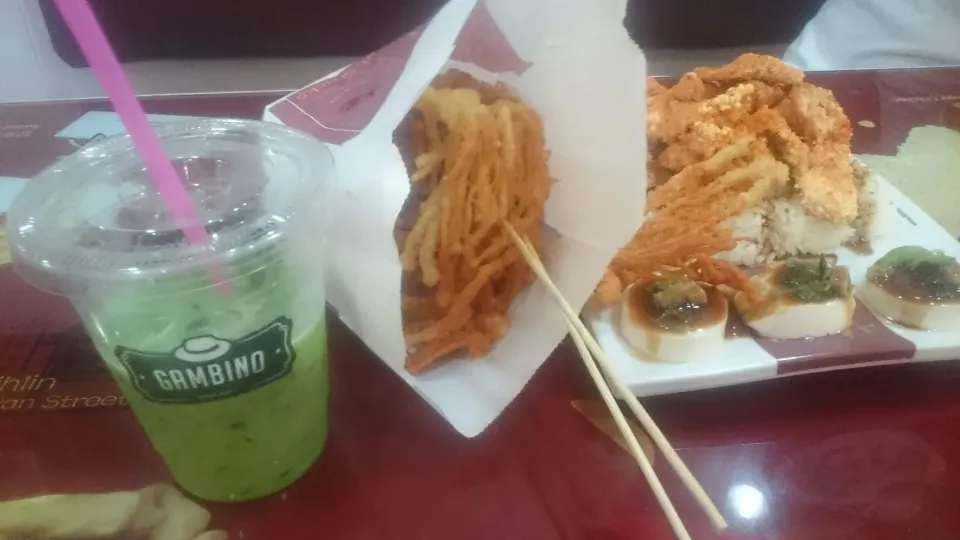 hejoo...Gambino and Taiwan Street Snack|Tasia Sakuntalaさん