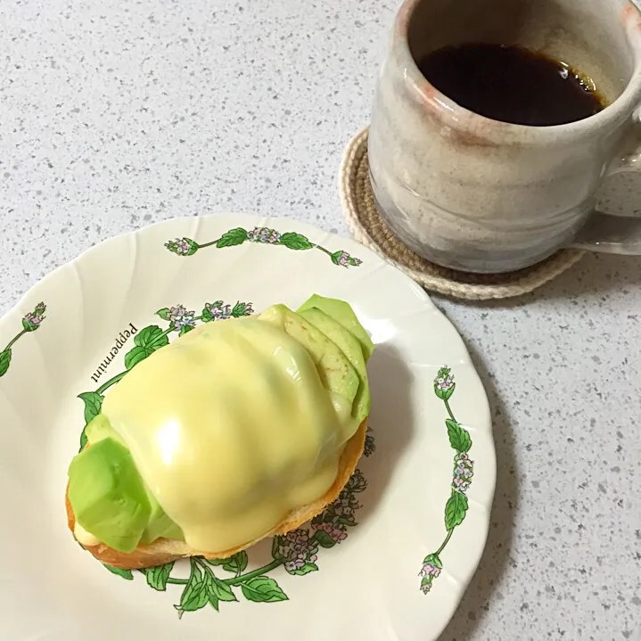 happyhannahさんの料理 アボマヨじゃこチーズトースト|kiyoさん