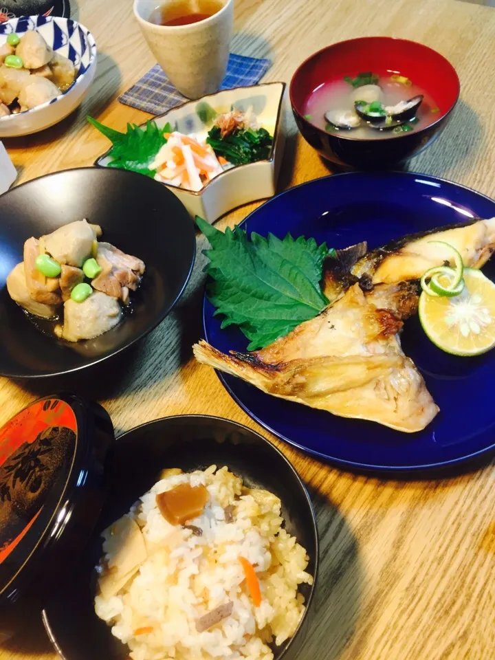 里芋と鶏肉の煮物、鰤カマの塩焼き(*^_^*)|Kaoさん