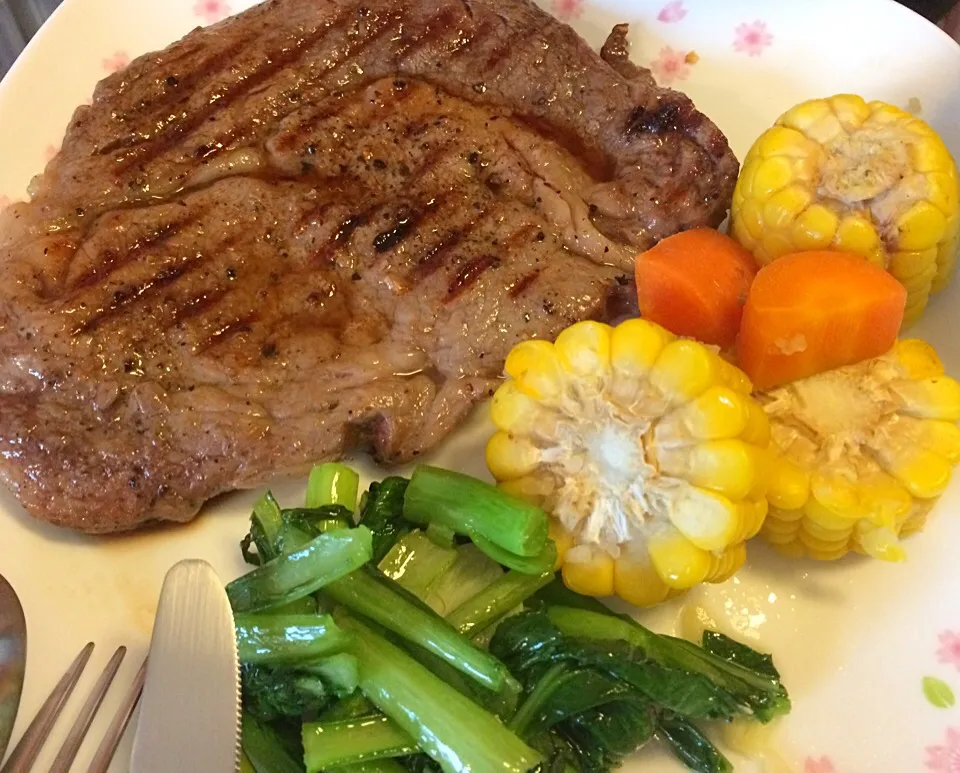 Wagyu ribeye, steamed veg and stirfried chye sim|Ong Sor Fernさん