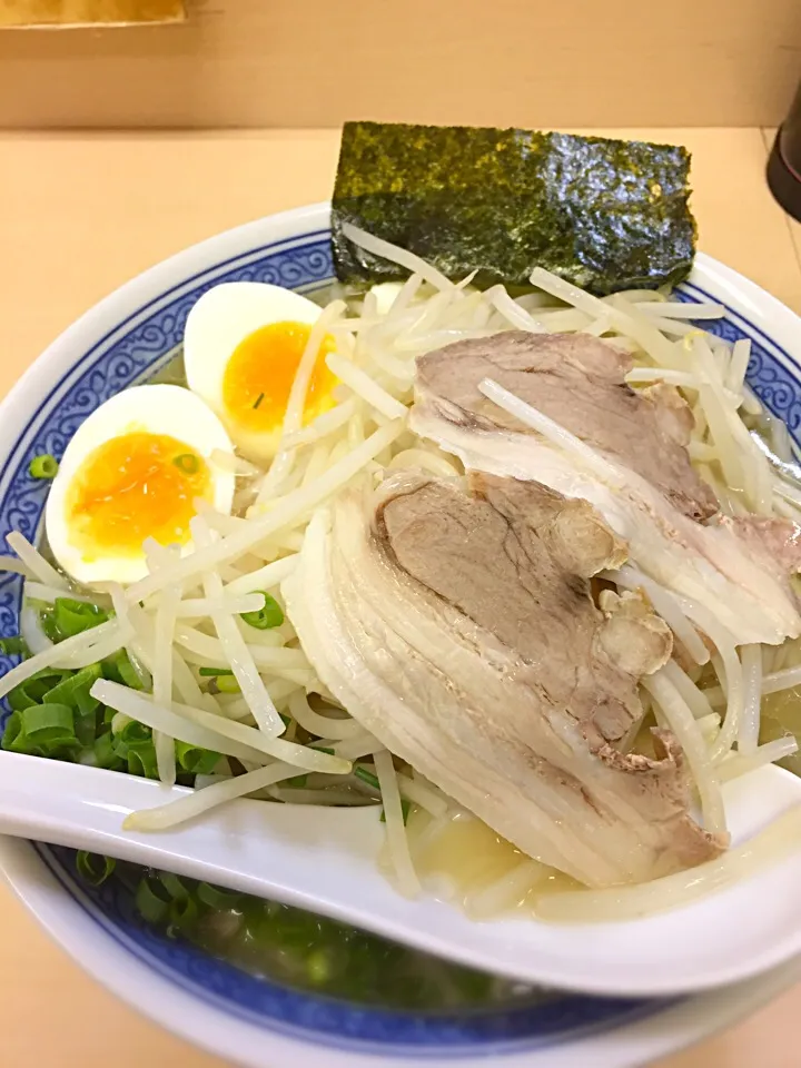 Snapdishの料理写真:九州大分 八作ラーメン|Noriyuki Saitoさん