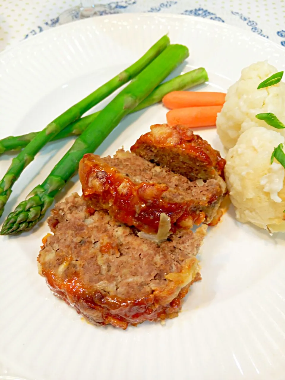 Snapdishの料理写真:Meatloaf & cauliflower gratin|Intan Zubaidahさん