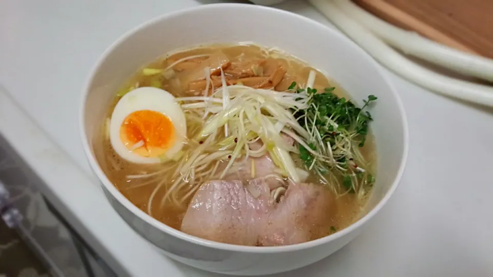 Snapdishの料理写真:全て手作り特製塩ラーメン♪|しょうたさん