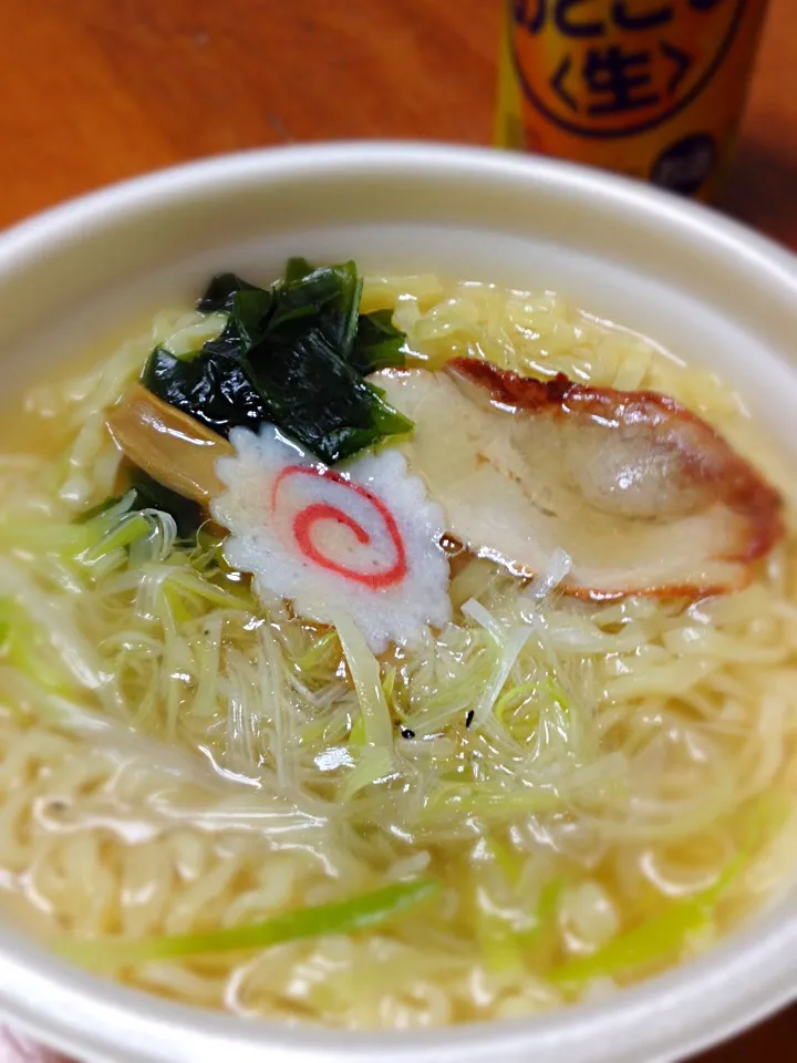 佐野ラーメン、麺はシコシコ、ネギたっぷりでおいしいですね ♪|赤いウインナーさん