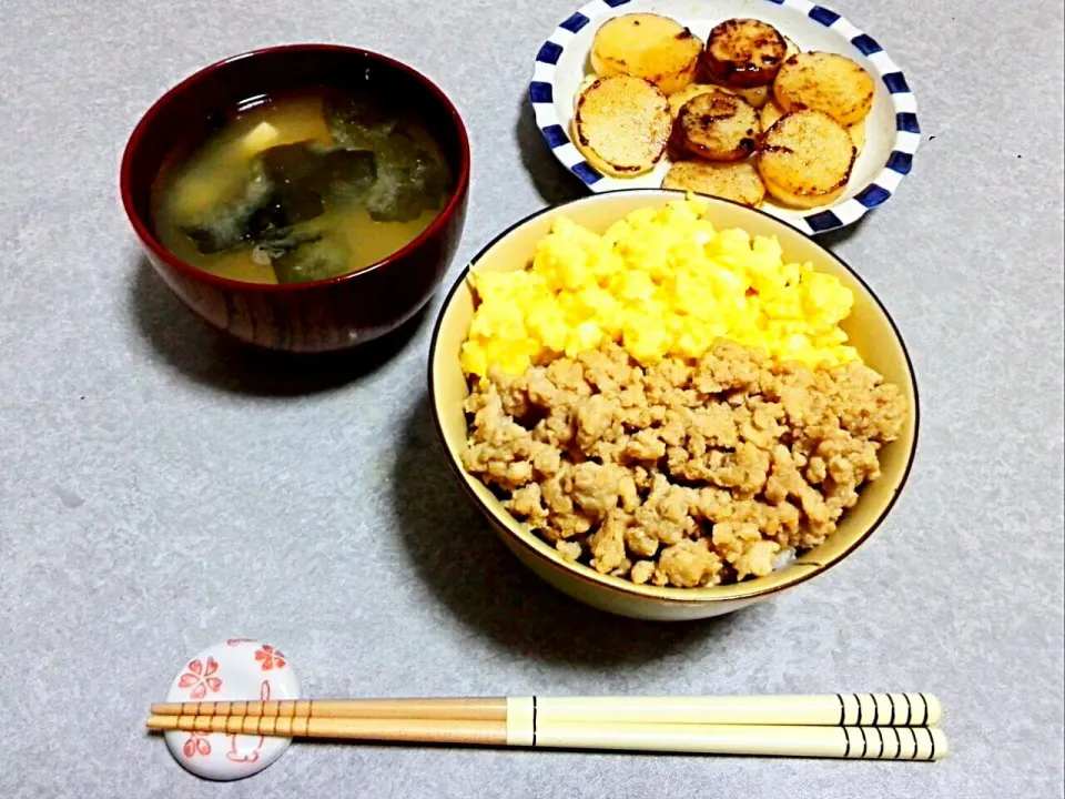 鶏と卵のそぼろ丼
長芋のバター醤油炒め
味噌汁|伊藤由香さん