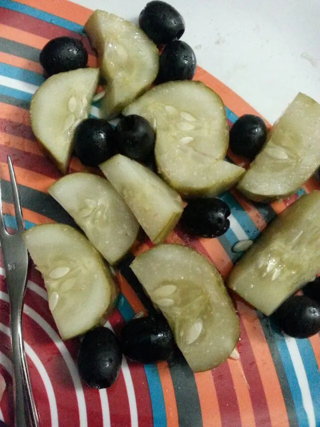 midnight snack of pickle and olives!!|Polly Gelfusoさん