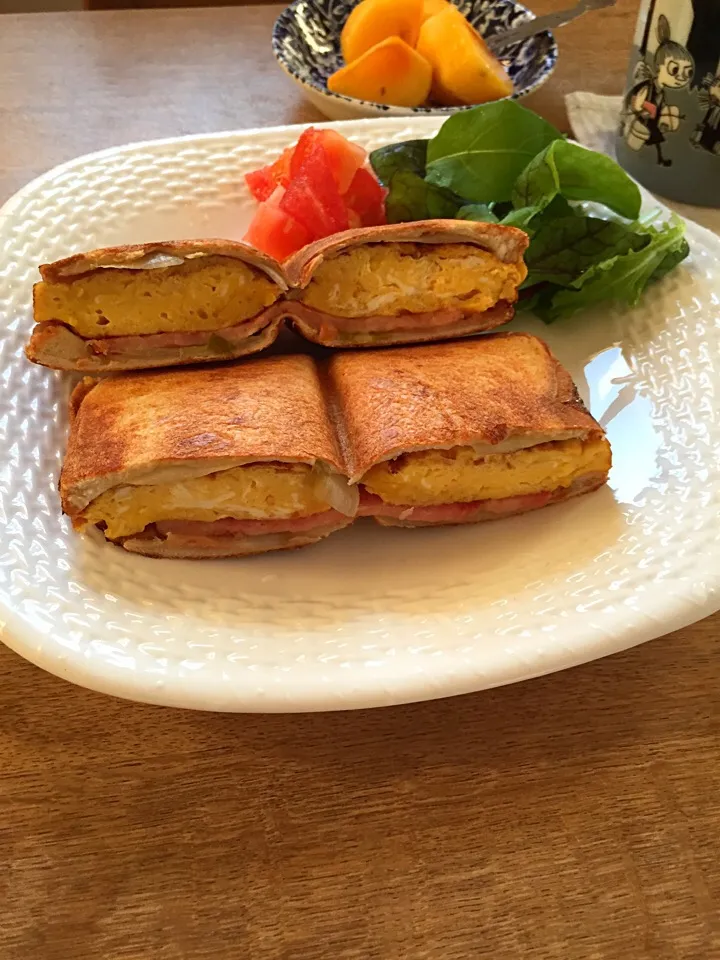 厚焼きたまごを挟んでみたゾ|ボンジュール！さん