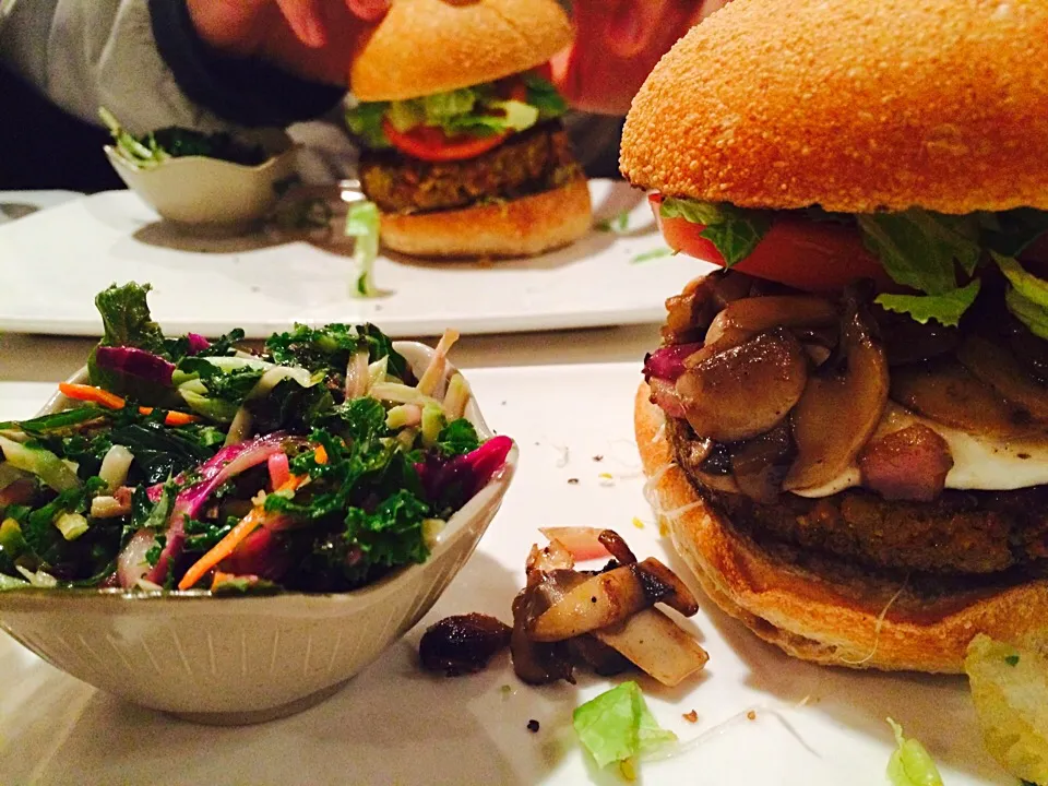 Vegan Burger w/ Sautéed Mushrooms & Garlic Aioli. Kale Slaw OTS|Milka Papricaさん