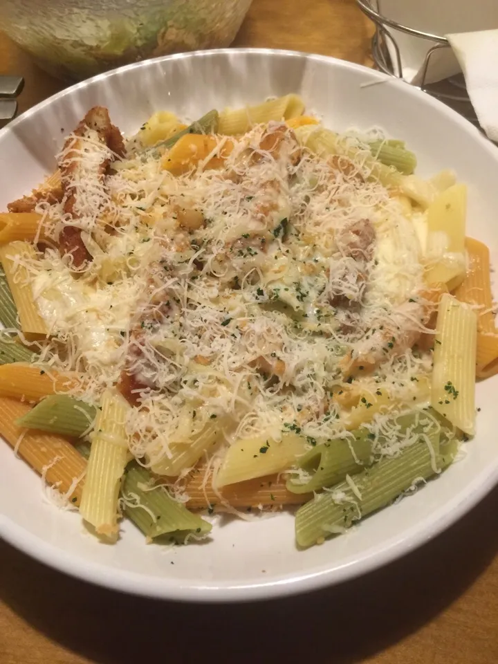 Never Ending Pasta Bowl Tri-Colored Vegetable Penne, Asiago Garlic Alfredo, Crispy Chicken Gritta #OliveGarden #20thanniversary|Richard Thompsonさん