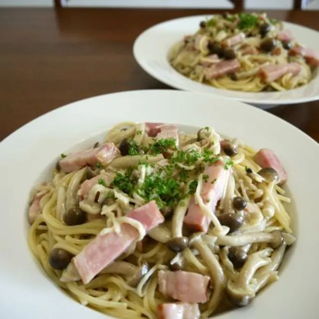 Snapdishの料理写真:bvividさんのきのことベーコンのクリームソースパスタ♪ #レシピブログ #RecipeBlog|レシピブログさん