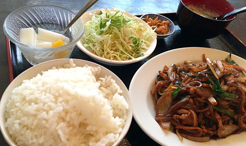 Snapdishの料理写真:【日替定食】豚肉と野菜の黒酢炒めを頂きました。|momongatomoさん