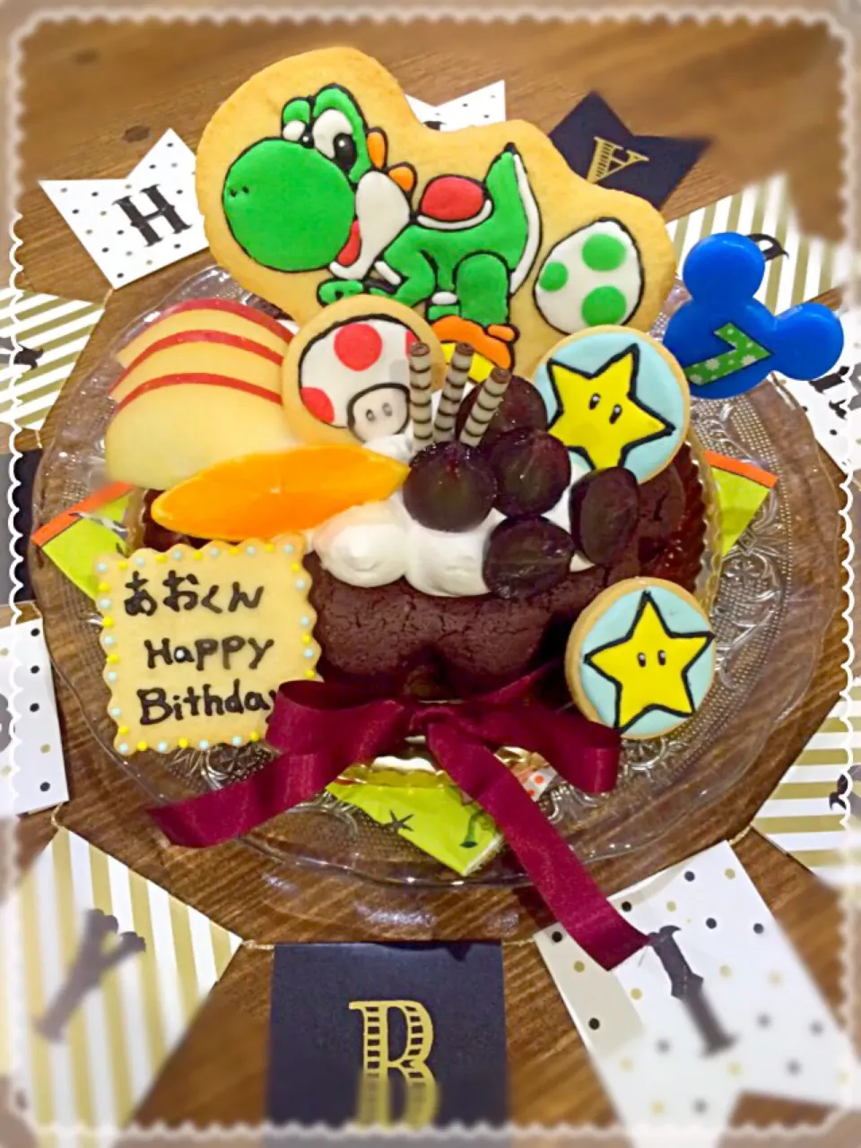 Snapdishの料理写真:長男7歳のバースデイ🎂💗🎂💗🎂💗
にヨッシーのアイシングクッキー乗せ🌟

りるのんさんの料理 700投稿記念✨メレンゲなしのガトーショコラ|みったんさん