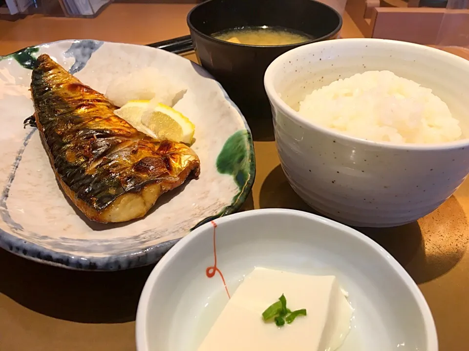 ชุดปลาซาบะย่างเกลือ サバの塩焼き定食@ที่ญี่ปุ่น やよい軒|akiさん