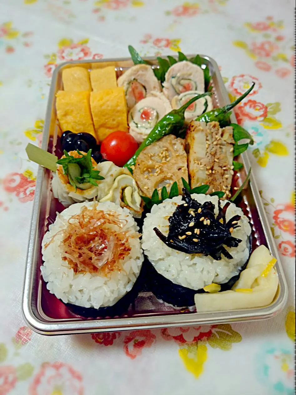 Snapdishの料理写真:鶏ささみの梅しそチーズロール弁当|千尋さん