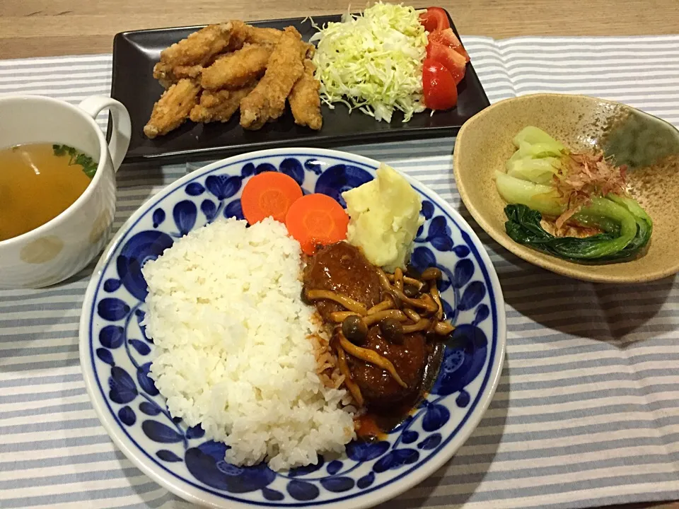 えのき入り煮込みハンバーグ・手羽唐揚げ(お惣菜)青梗菜の中華お浸し・キューブ大根のコンソメスープ|まーままさん