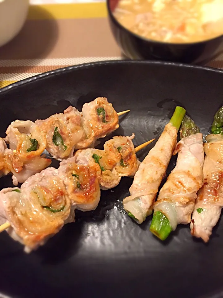 Snapdishの料理写真:ガク魁‼︎男飯さんの料理 豚 しそ巻き 串 居酒屋風 pork and shisoLeaf roll|fufufuさん