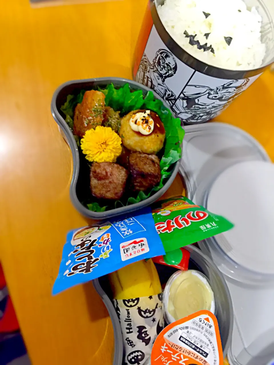 Snapdishの料理写真:子供お弁当🍱  ダイスカットステーキ🐮  揚げたこ焼き🐙  アルファベットフライドポテト🔠  卵豆腐🐣  バナナ🍌  玉葱醤油ステーキソース  のりたま 炊き込みごはん風ふりかけ🎃|ch＊K*∀o(^^*)♪さん