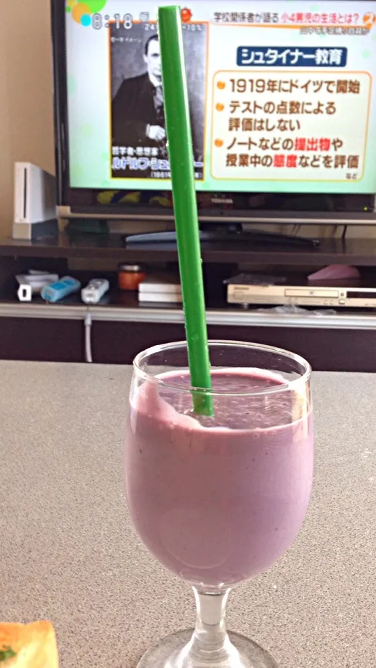 Blueberry banana smoothie☆♪|viviさん