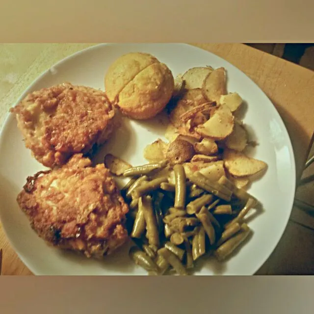 Baked Fried Chicken, Olive oil Fries,Sauté Green Beans, Homemade Cornbread 😋#delish|Mariafit4life🇺🇲🪶🦅さん