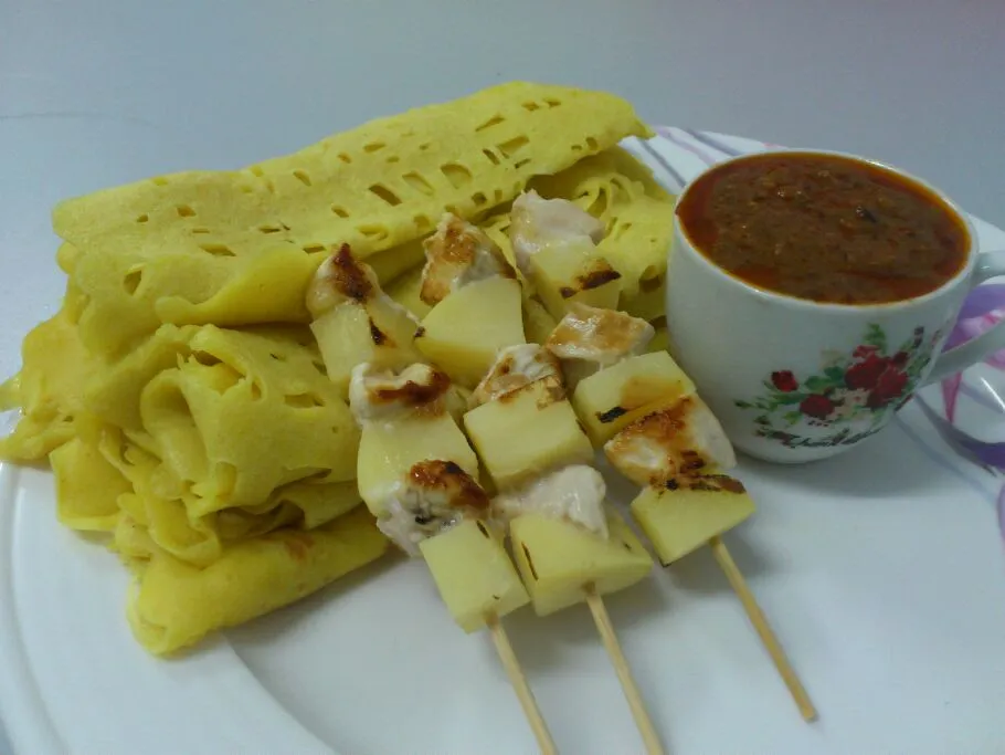 Roti Jala with Nut Gravy and chicken skewer^^|xanderaさん