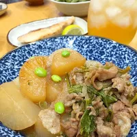 Snapdishの料理写真:大根と豚肉のナンプラーこっくり煮♪ ハイボール♪