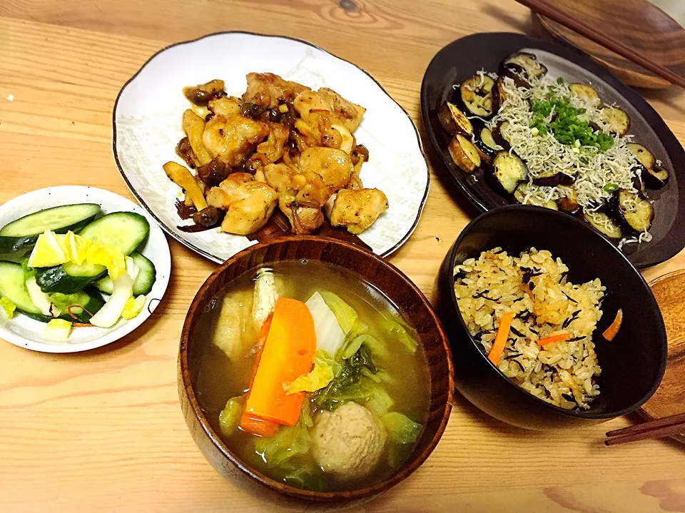 肉団子と春雨スープ、鶏肉の旨焼き、ひじきご飯、茄子とじゃこのポン酢ぶっかけ|よんぬさん