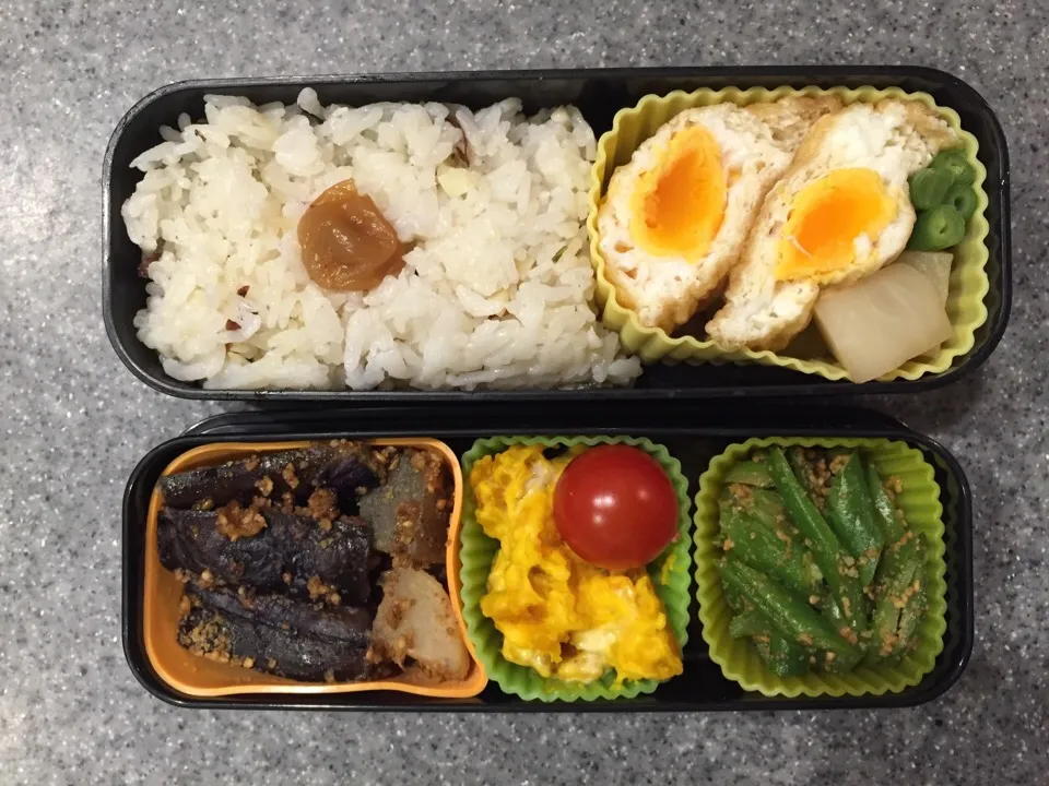 今日のお弁当
2015.10.29
・野菜と蒟蒻のごま味噌炒め
・南瓜サラダとトマト
・いんげんの胡麻和え
・巾着卵と野菜の煮物|herbalkidsさん