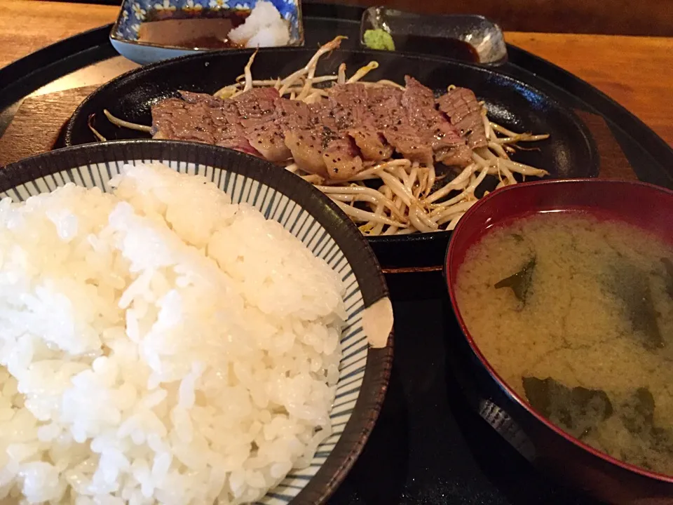 500円牛ステーキランチじゃけん‼︎|たぁちさん