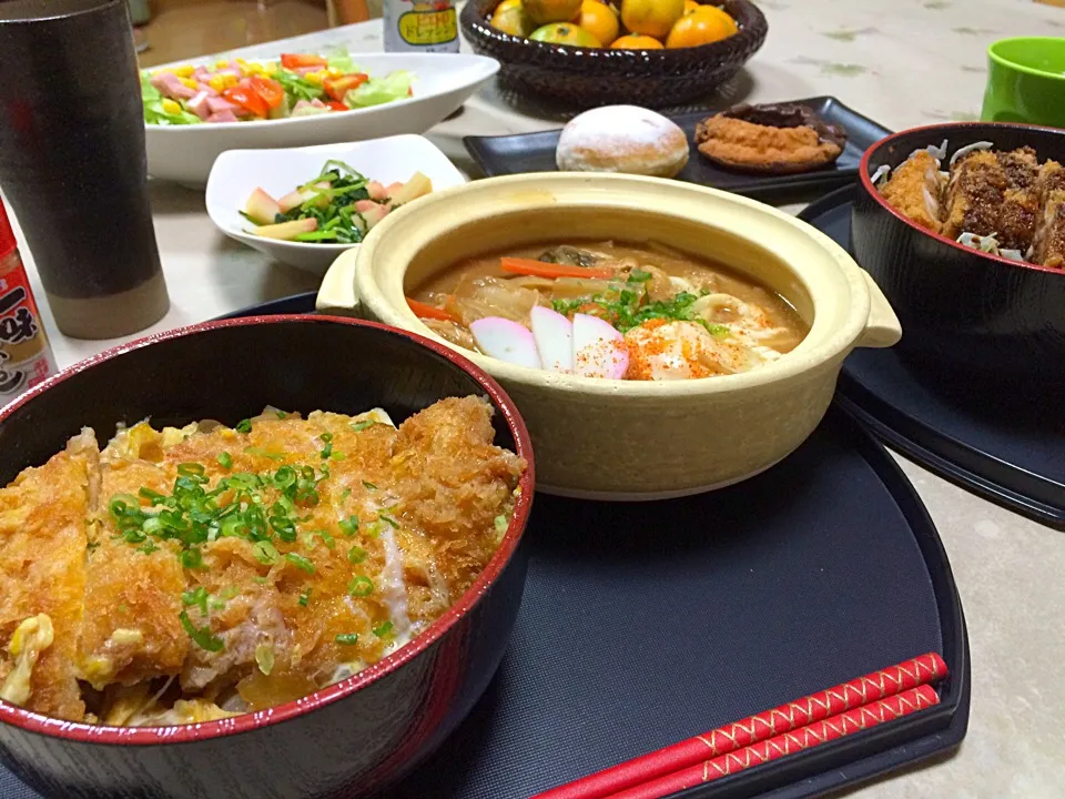 カツ丼と味噌煮うどん定食❤️|makoさん