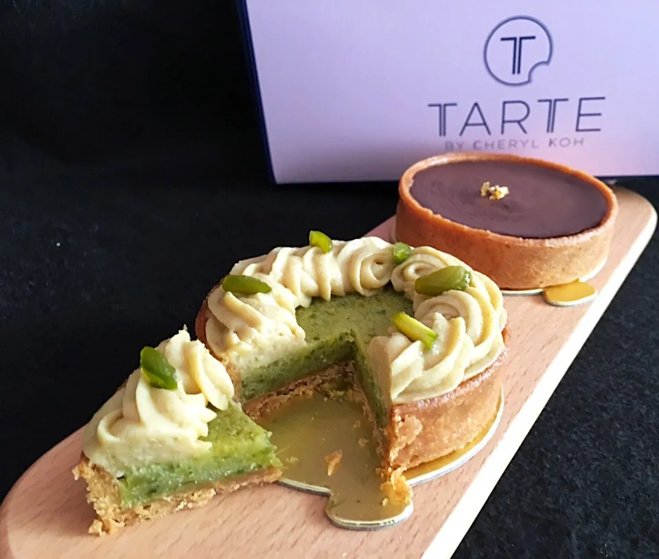 Pistachio Tart. Dark chocolate tart from Tarte by Cheryl Koh, Shaw House|coxiella24さん