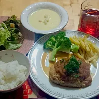 Snapdishの料理写真:晩御飯はハンバーグ|910さん