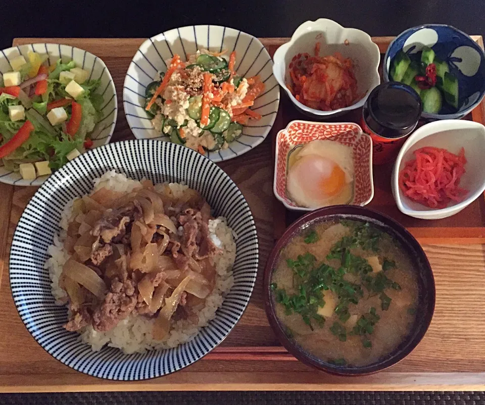 ⭕️ストウブで 水無し牛丼
⭕️白和えサラダ
⭕️牛丼トッピングいろいろ|ayumiさん