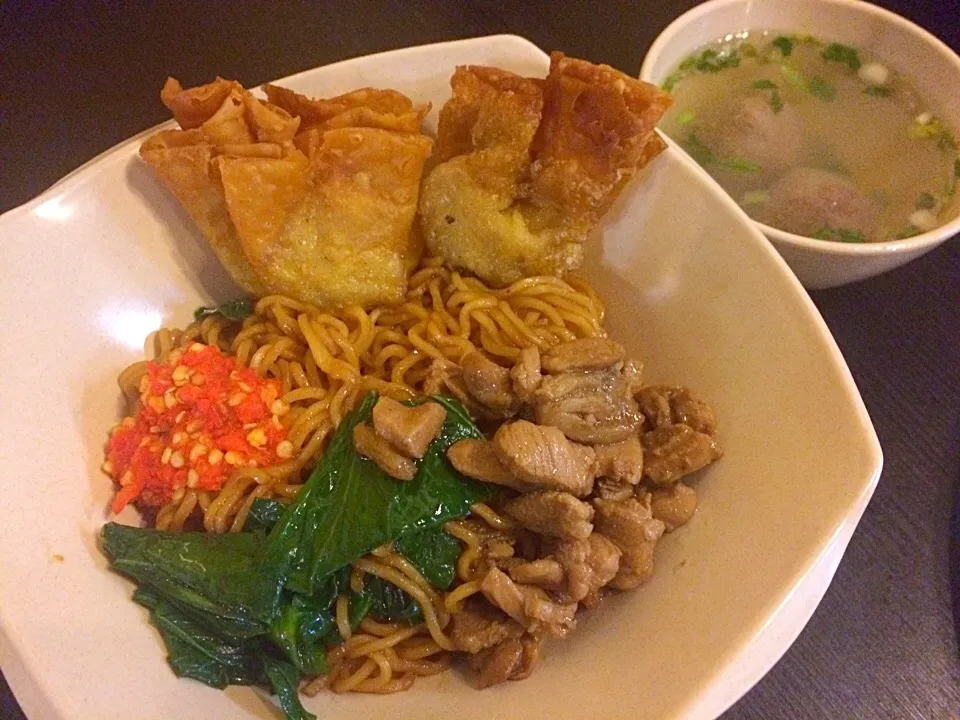 Snapdishの料理写真:Mee ayam bakso pangsit|dynaさん