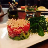 Tuna tartare with avocado|sammiegramさん