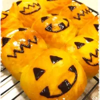 Snapdishの料理写真:🎃Halloween pampkin bread🎃|ヴェレちゃんさん