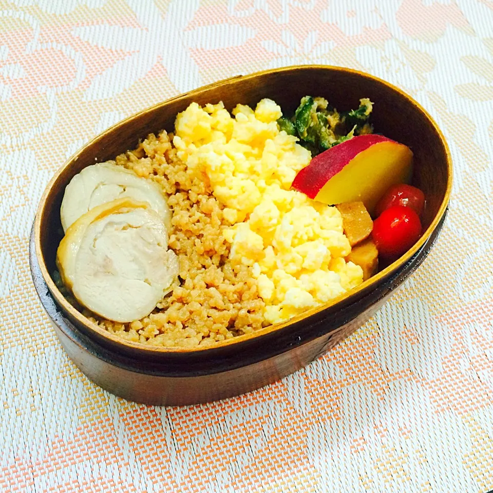 10/30 わっぱ弁当🍀二色丼🐔|もっつんさん