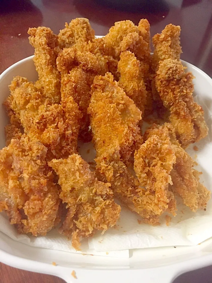 Dip chicken in egg and panko bread crumbs|Janeさん