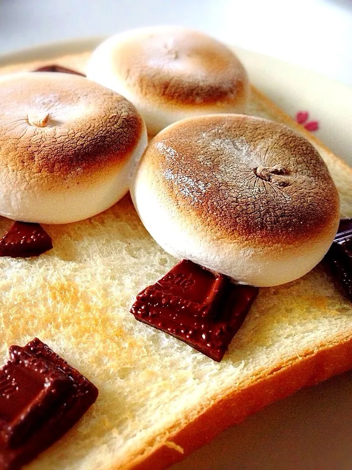 ゆんゆんゅんさんの料理 マシュマロパンです。あっまーい♪の大好きwな娘たちに☆とろっとろとろ〜です。|ほわーんさん