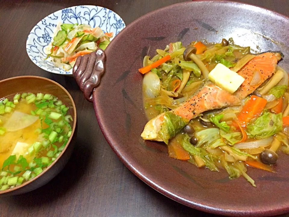 Snapdishの料理写真:陶板鍋でちゃんちゃん焼き、カニかまの酢の物、蕪とお豆腐のお味噌汁|Yukoさん