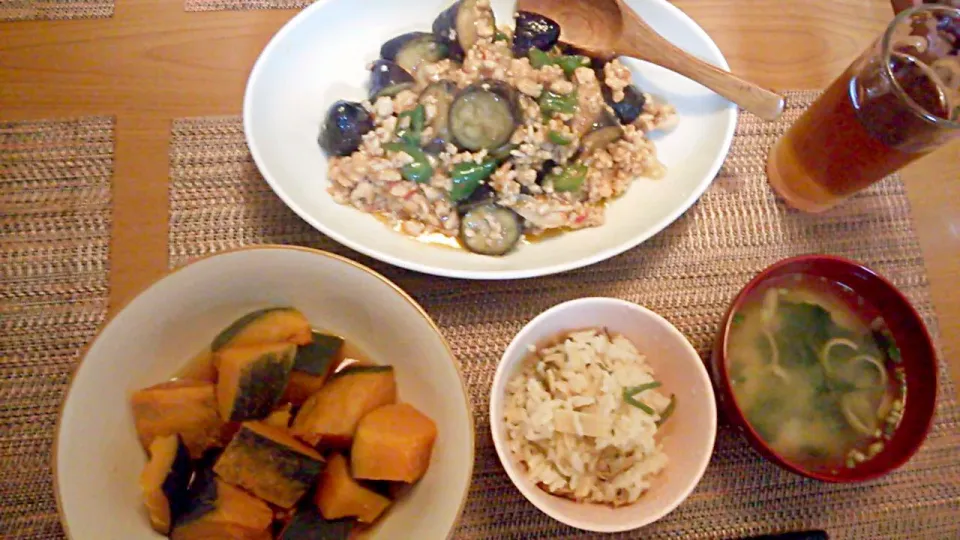 茄子とピーマンの味噌炒め、かぼちゃの煮付け、あさりの炊き込みご飯|Emiko Kikuchiさん